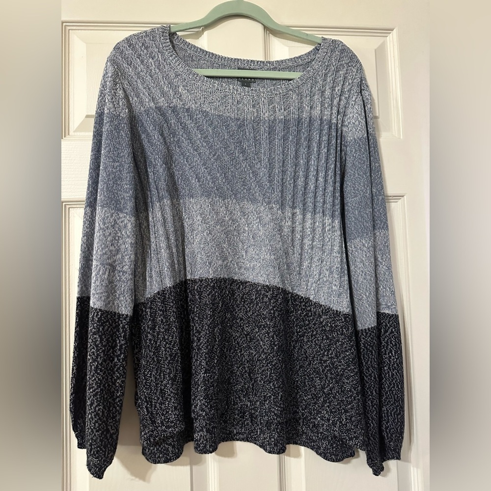 New York & Company lightweight shades of blue sweater. Size L